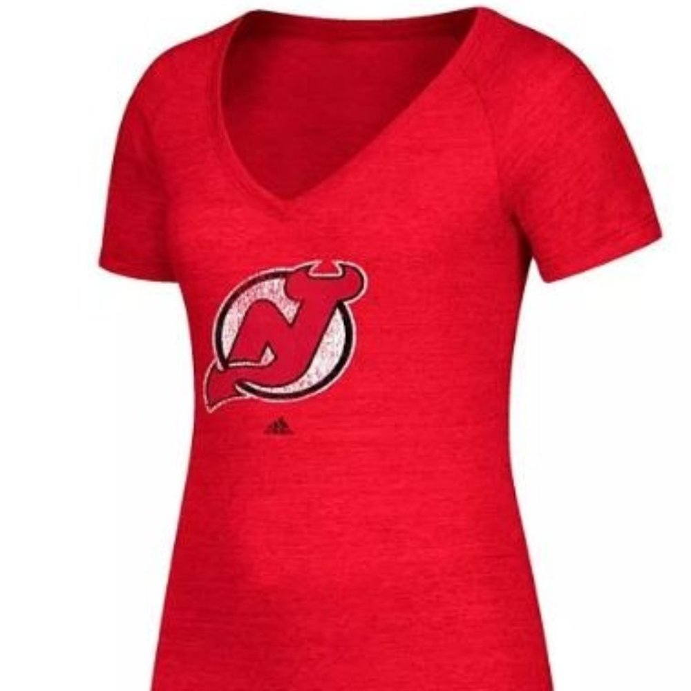 Adidas Red New Jersey Devils NHL Shirt Distressed Logo- Size Misses Medium NWT